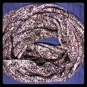 ✨SOLD✨ Leopard print Michael Kors infinity scarf